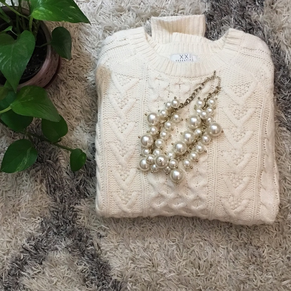 Forever 21 Chunky Classic Crewneck Sweater